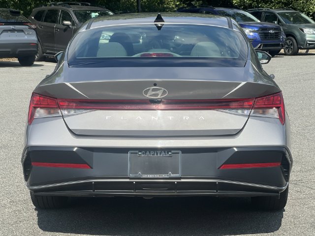 Certified 2025 Hyundai Elantra SEL FWD image 12