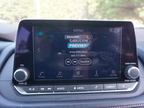 Used 2023 Nissan Rogue S FWD image 11