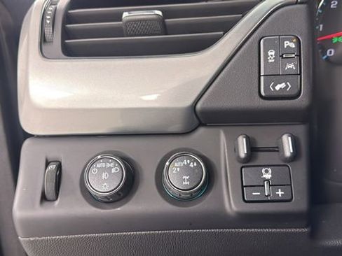 Used 2019 Chevrolet Suburban Premier image 36