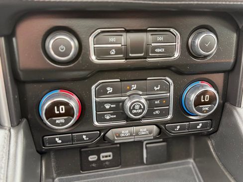 Used 2023 Chevrolet Tahoe Z71 w/ Luxury Package AWD/4WD image 14