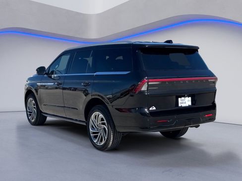New 2026 Lincoln Navigator Reserve image 3