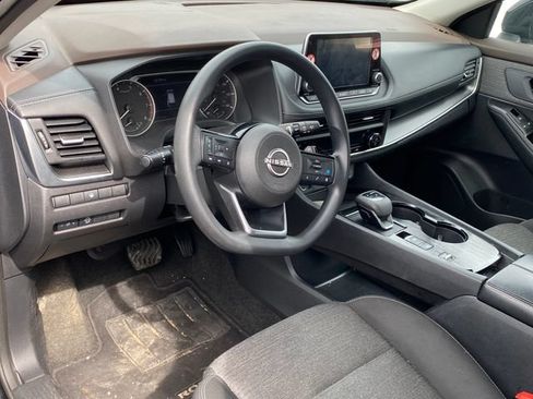 Used 2023 Nissan Rogue SV FWD image 3