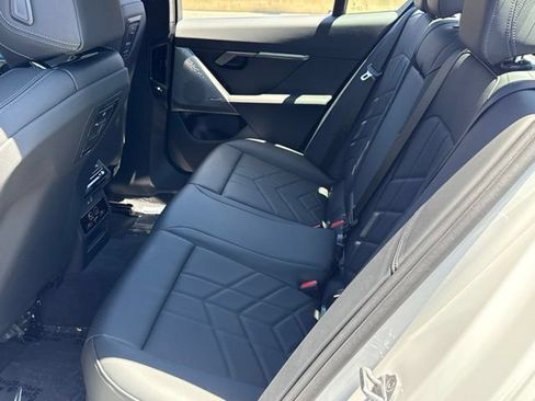 Used 2026 BMW i5 eDrive40 w/ Premium Package RWD image 32