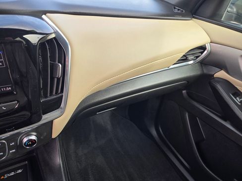 Used 2022 Chevrolet Traverse LT image 46