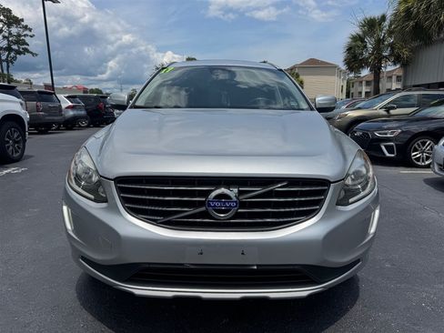 Used 2017 Volvo XC60 T5 Inscription FWD image 3