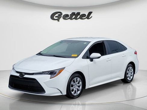 Used 2024 Toyota Corolla LE FWD image 1