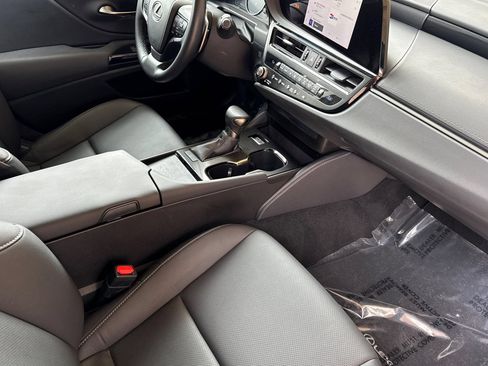 Certified 2025 Lexus ES 350 w/ Accessory Package (Z1) FWD image 18