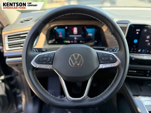 Used 2025 Volkswagen Atlas SE AWD/4WD image 17