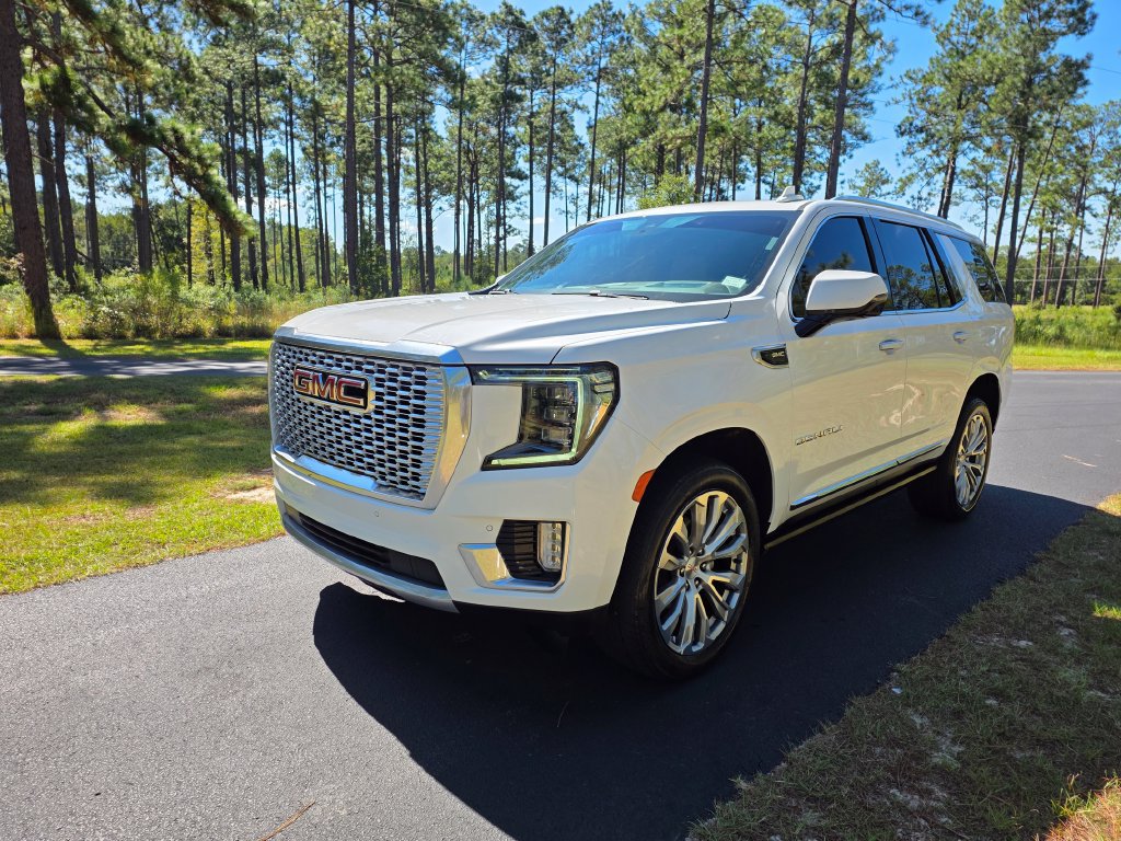 Used 2022 GMC Yukon Denali RWD image 1