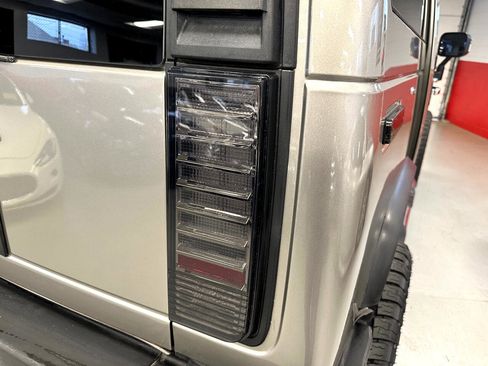 Used 2004 HUMMER H2 Sport Utility w/ Preferred Equipment Group image 9