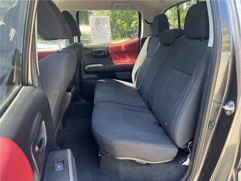 Used 2018 Toyota Tacoma SR5 RWD image 11
