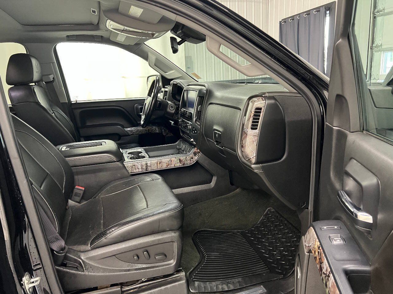 Used 2017 Chevrolet Silverado 1500 LTZ Z71 w/ Realtree Edition AWD/4WD image 11