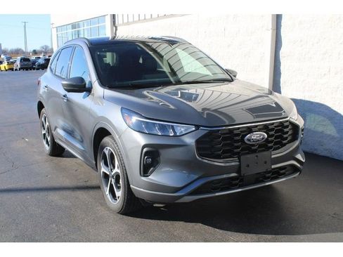 Used 2024 Ford Escape ST-Line Select w/ Tech Pack #2 image 2
