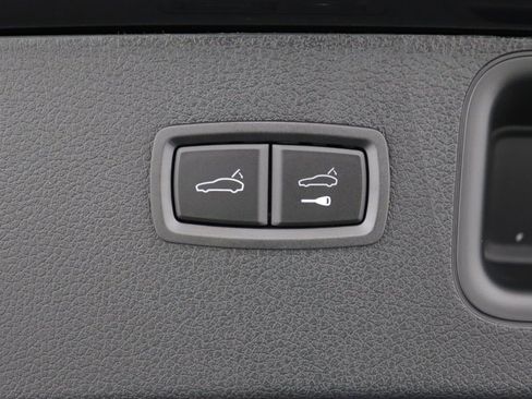 Used 2025 Porsche Macan image 21