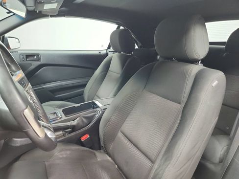 Used 2013 Ford Mustang Convertible RWD image 10