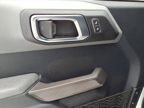 Used 2021 Ford Bronco Black Diamond w/ Sasquatch Package image 12