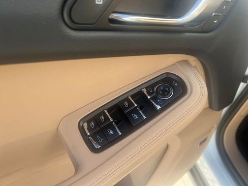 Used 2023 Porsche Macan S image 11