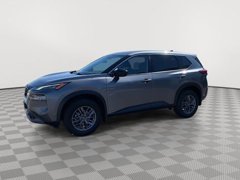 Used 2023 Nissan Rogue S AWD/4WD image 3