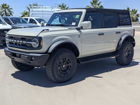 New 2026 Ford Bronco Outer Banks w/ Sasquatch Package AWD/4WD image 5