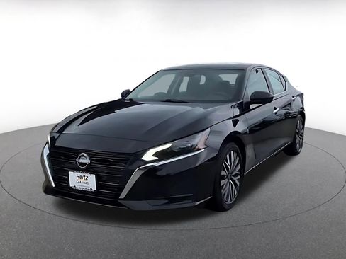 Used 2025 Nissan Altima 2.5 SV FWD image 7