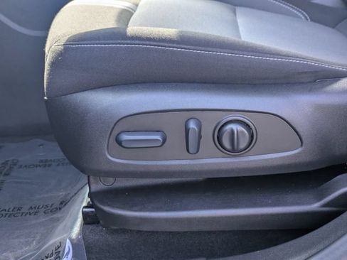 Used 2025 Chevrolet Blazer LT FWD image 20
