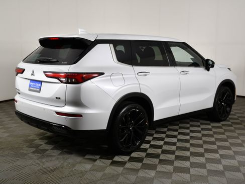 Used 2024 Mitsubishi Outlander SE Black Edition AWD/4WD image 6