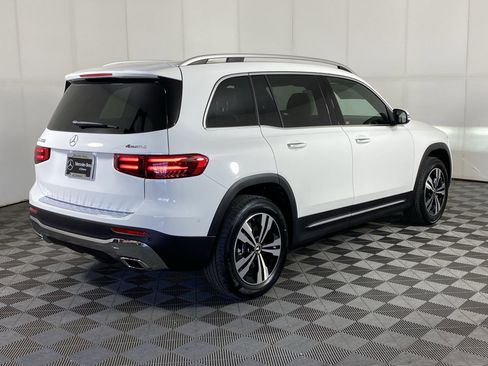 Used 2025 Mercedes-Benz GLB 250 4MATIC image 8
