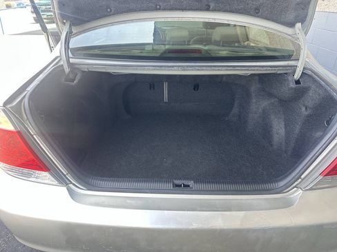 Used 2005 Toyota Camry LE FWD image 14