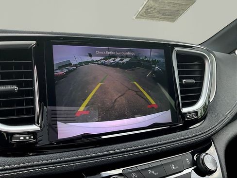 Used 2023 Chrysler Pacifica Limited w/ S Appearance Package AWD/4WD image 14