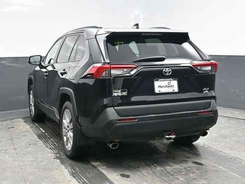 Used 2021 Toyota RAV4 XLE Premium image 5