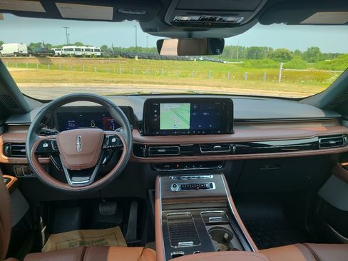 Used 2025 Lincoln Aviator Reserve w/ Equipment Group 201A AWD/4WD image 20