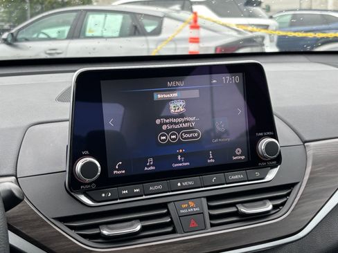 Used 2025 Nissan Altima 2.5 SV FWD image 20