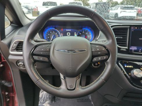 Used 2021 Chrysler Pacifica Touring w/ S Appearance Package FWD image 9