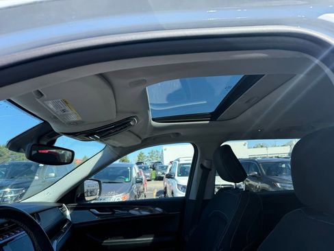 Used 2023 Jeep Grand Cherokee L Laredo image 5