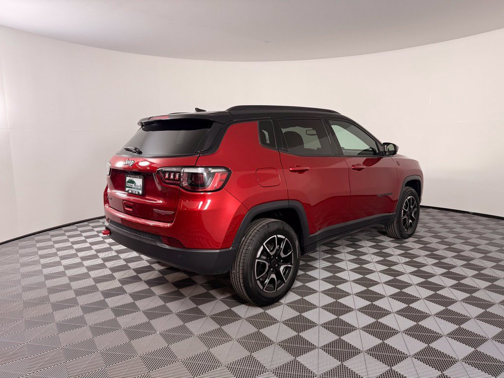 Used 2025 Jeep Compass Trailhawk AWD/4WD image 9