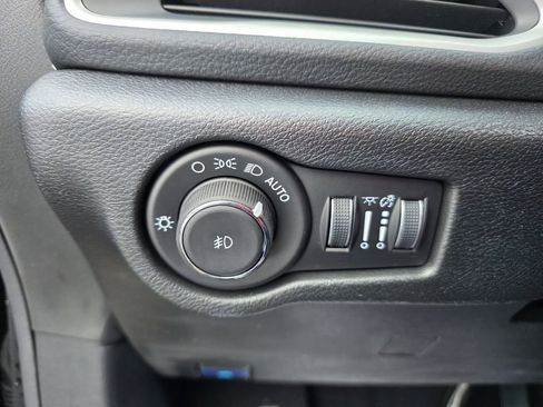 New 2026 Chrysler Pacifica Select w/ S Appearance Package image 25