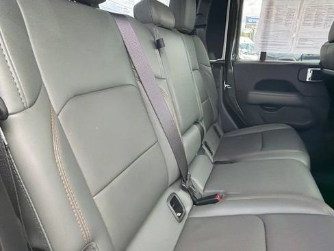 Used 2024 Jeep Gladiator Mojave AWD/4WD image 13