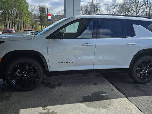 New 2026 Chevrolet Traverse RS w/ LPO, Floor Liner Package image 1