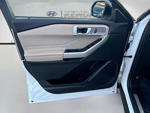 Used 2024 Ford Explorer Limited image 17