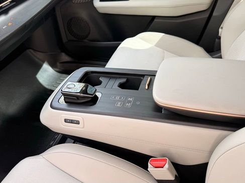 Used 2023 Nissan Ariya AWD image 13