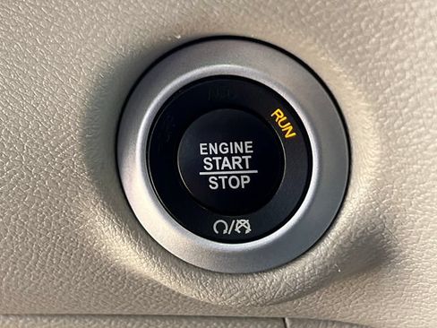 Used 2023 Chrysler Pacifica Touring-L FWD image 30