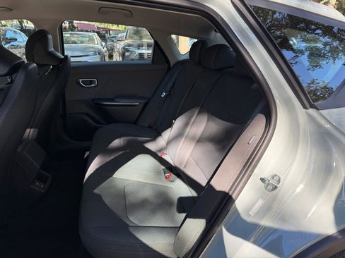 Used 2025 Kia K4 LXS image 33