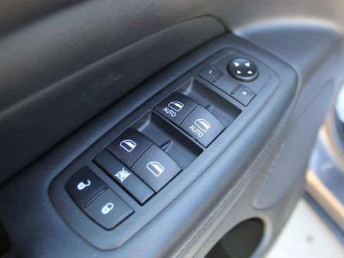 Used 2021 Jeep Grand Cherokee Laredo X image 9