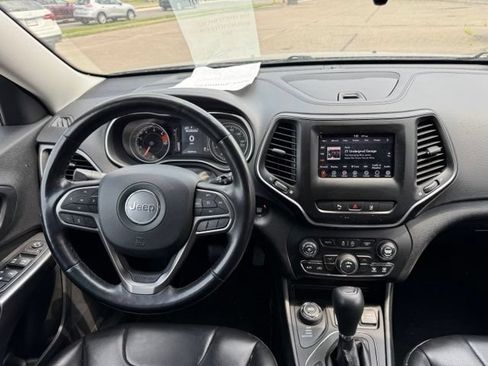 Used 2021 Jeep Cherokee Latitude Plus AWD/4WD image 17