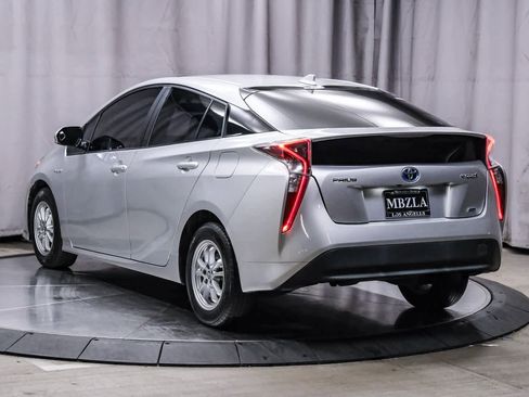 Used 2016 Toyota Prius Two image 2