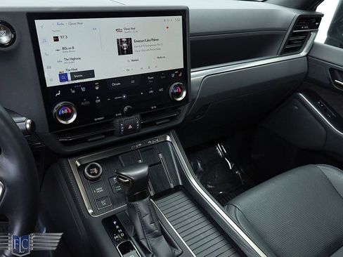 Used 2025 Lexus GX 550 image 27