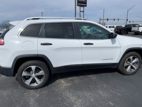 Used 2020 Jeep Cherokee Limited w/ Technology Group AWD/4WD image 2