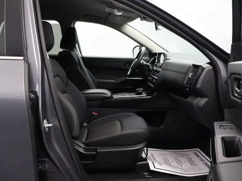 Used 2024 Nissan Pathfinder SV FWD image 17