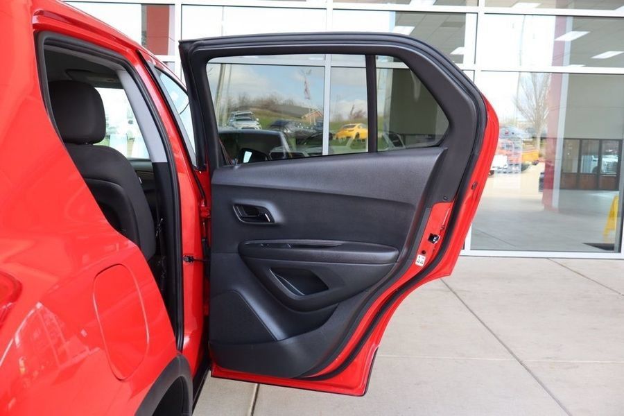 Used 2020 Chevrolet Trax LS w/ Tint and Cruise Package FWD image 29