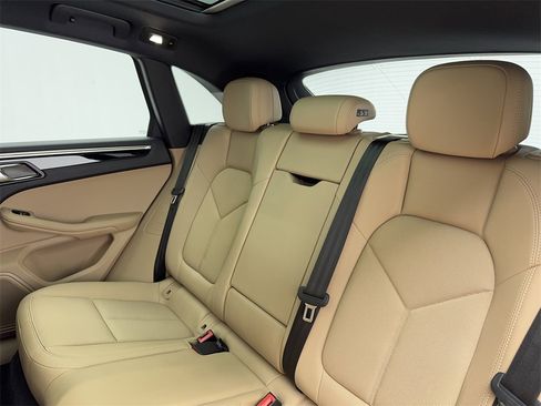 Used 2023 Porsche Macan image 38